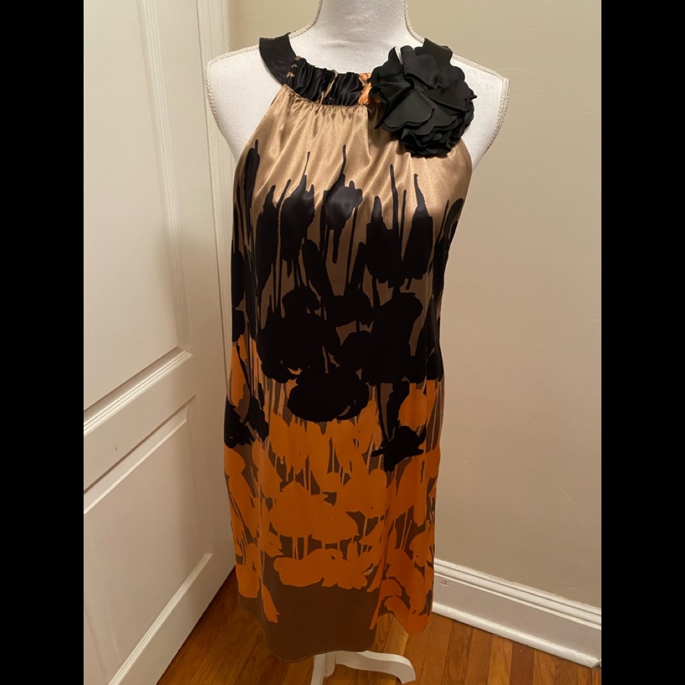 💕Auth💕 Pre-Owned  “ Taylor” Dress size 4